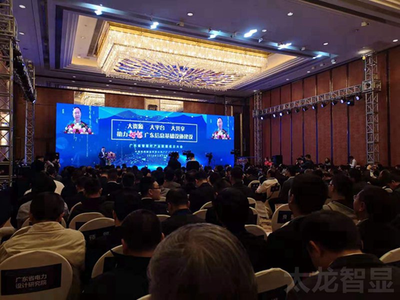 LED燈桿屏|智慧燈桿屏|立柱廣告機(jī)|LED廣告機(jī)|智慧路燈屏|燈桿廣告屏|燈桿屏