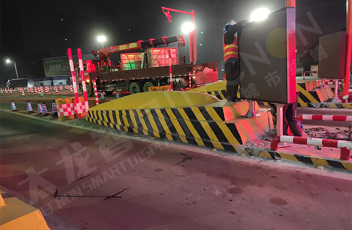 led燈桿屏|智慧燈桿屏|led廣告機(jī)|智慧路燈屏|戶(hù)外LED廣告機(jī)|燈桿屏|智慧燈桿|智慧路燈